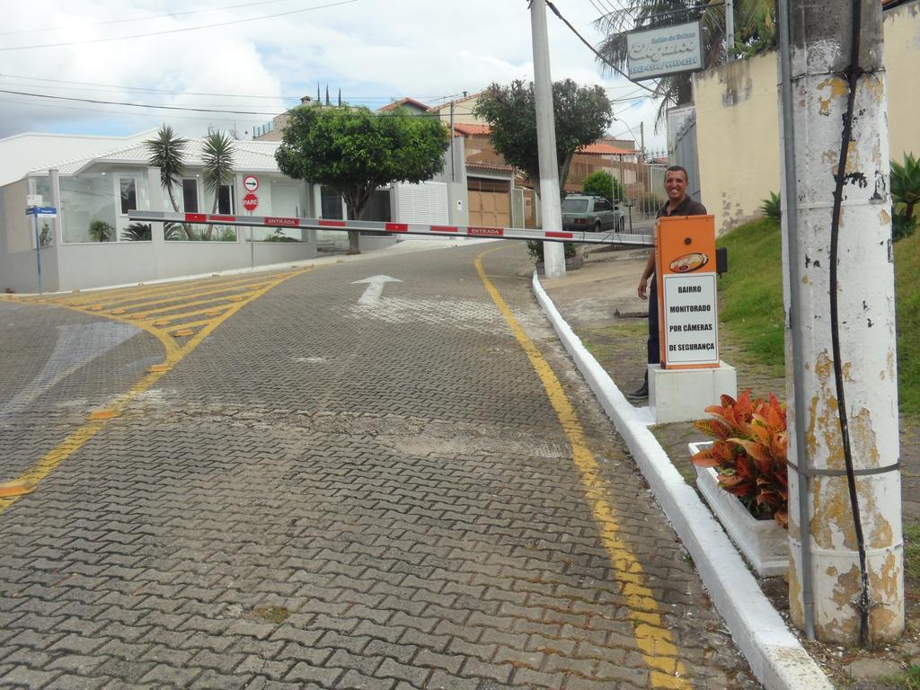 Pousada Familiar Vilage Bed & Breakfast Homestay Volta Redonda Exterior photo